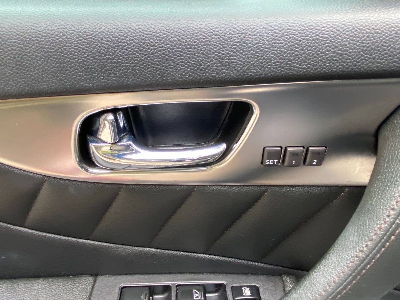 Used 2009 INFINITI FX35 AWD w/ Navigation Pkg image 17