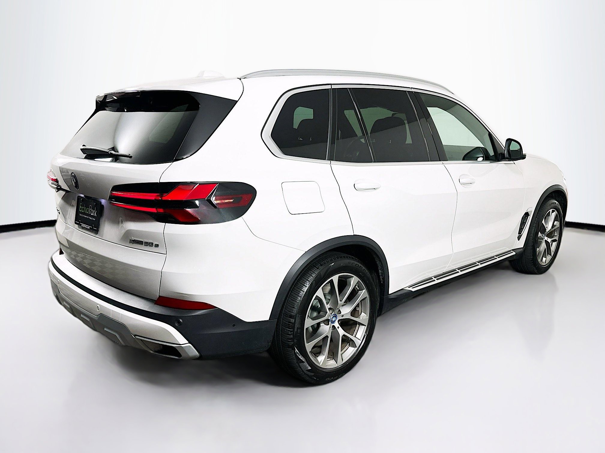 Used 2025 BMW X5 xDrive50e image 9