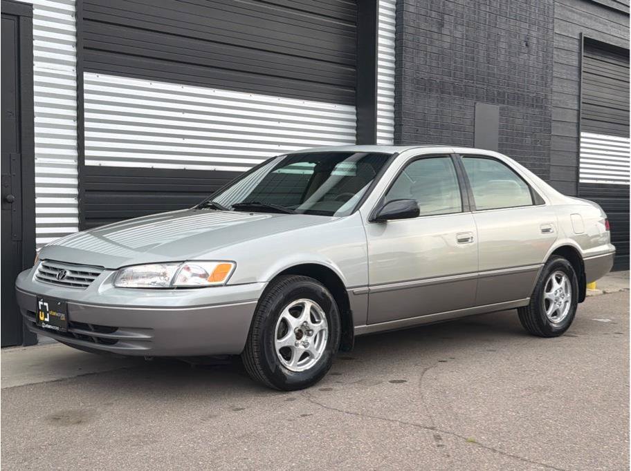 Used 1999 Toyota Camry LE w/ Appearance Pkg + VP FWD image 6