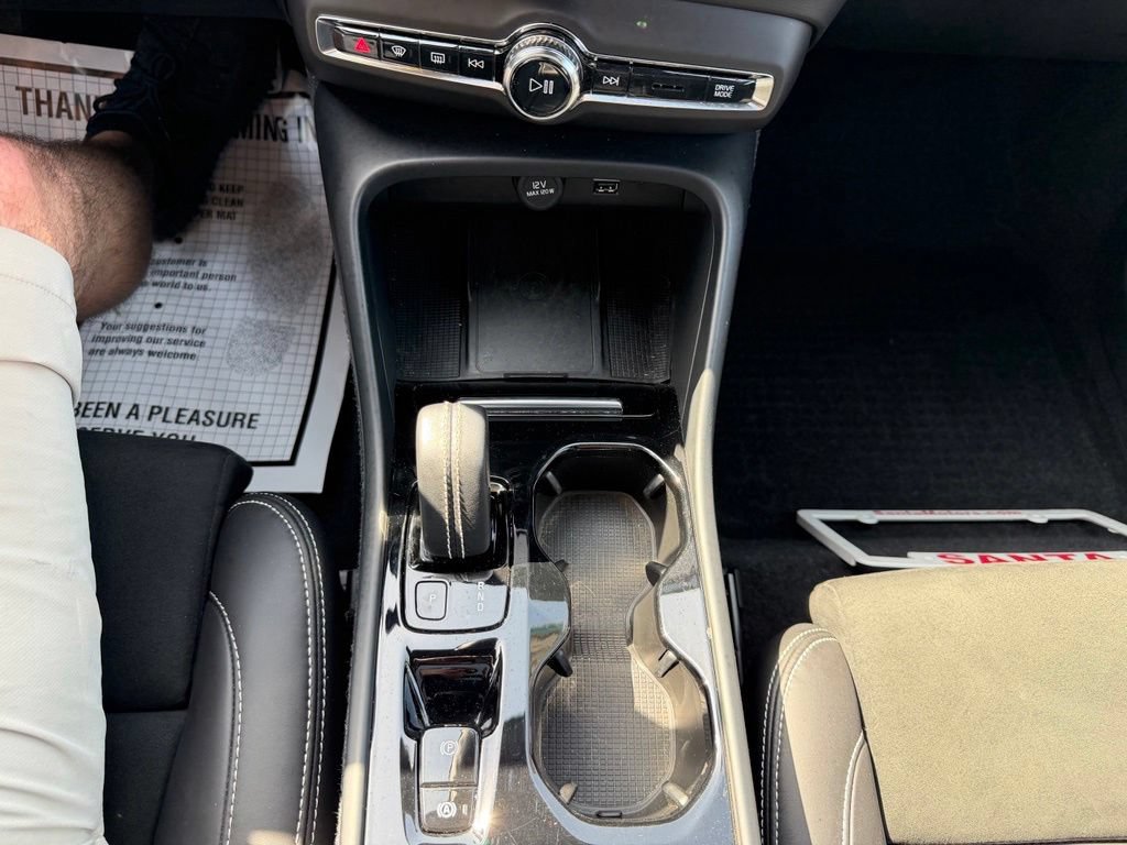 Used 2022 Volvo XC40 T5 R-Design AWD/4WD image 12