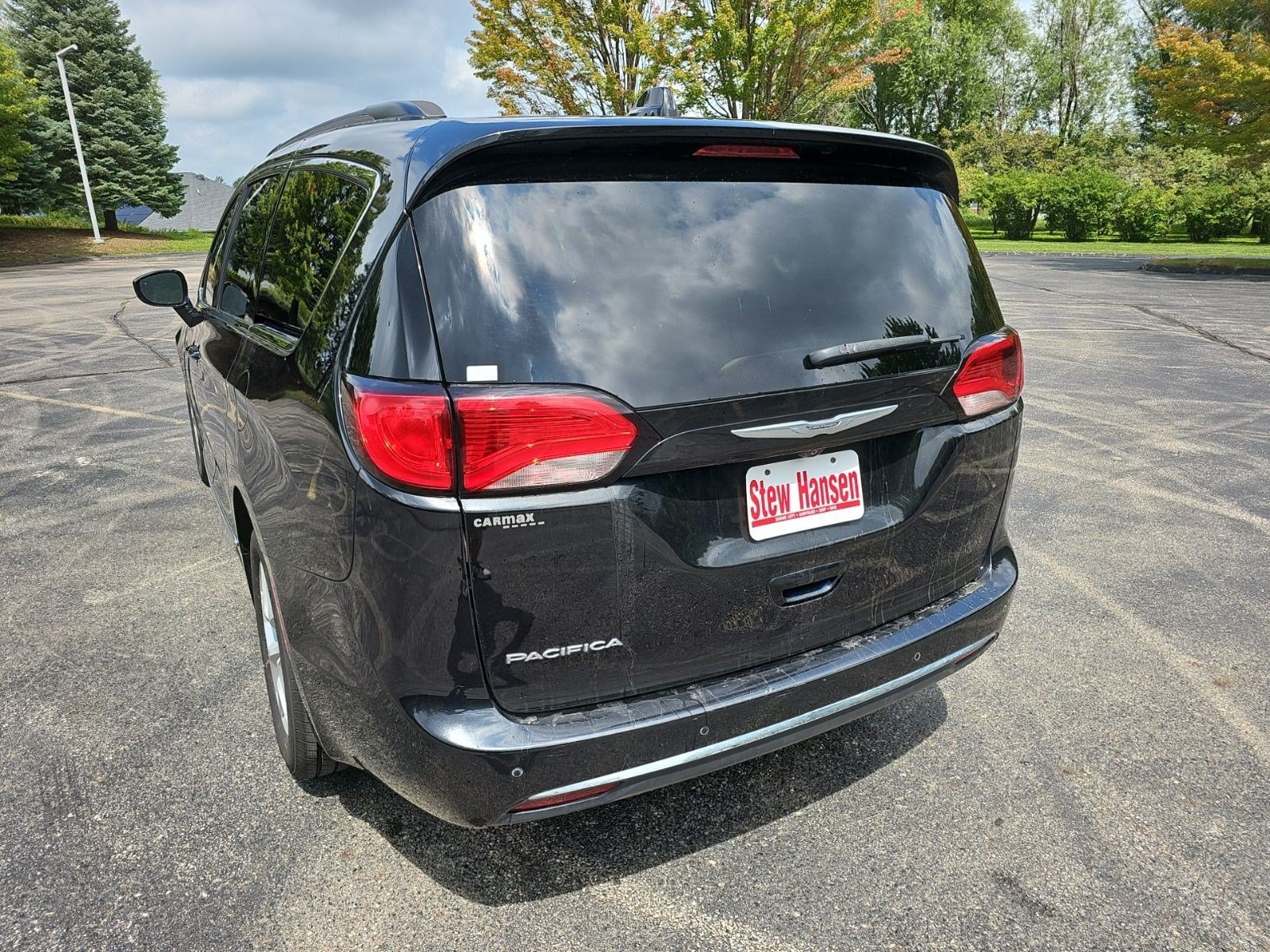 Used 2017 Chrysler Pacifica Touring-L w/ Tire & Wheel Group FWD image 3