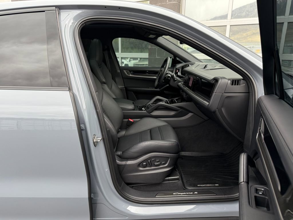 Used 2026 Porsche Cayenne S AWD/4WD image 18