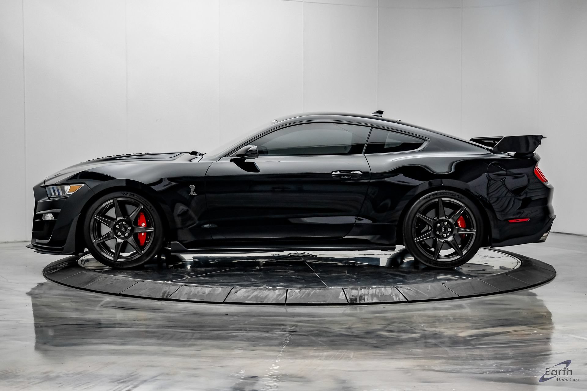 Used 2021 Ford Mustang Shelby GT500 w/ Carbon Fiber Track Pack RWD image 8