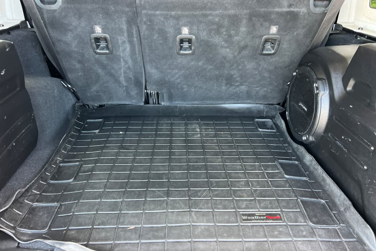 Used 2018 Jeep Wrangler Unlimited Sahara w/ Uconnect 4C Nav & Sound Group AWD/4WD image 16