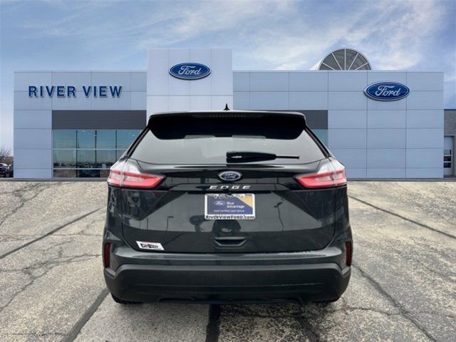 Certified 2021 Ford Edge SE image 5