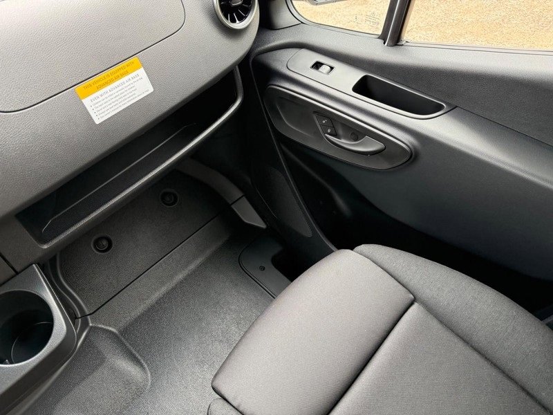 New 2025 Mercedes-Benz Sprinter 2500 image 9