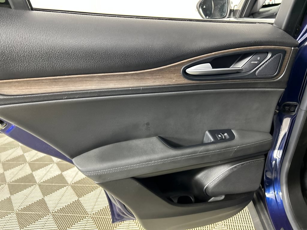 Used 2018 Alfa Romeo Stelvio Ti AWD/4WD image 16