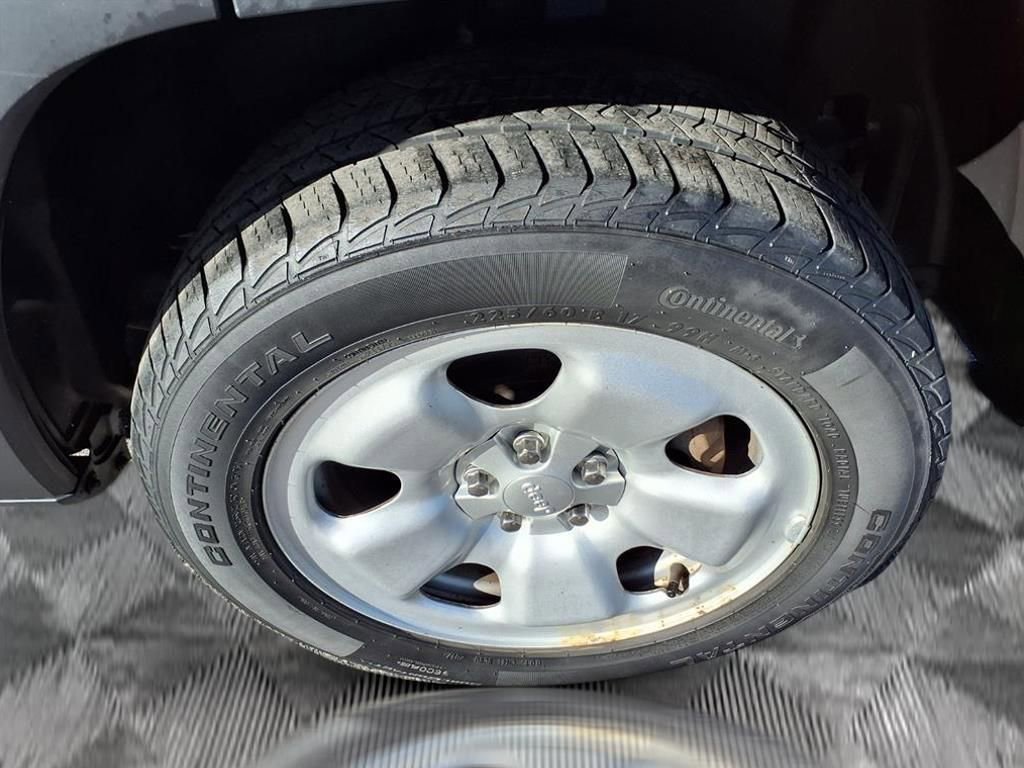 Used 2016 Jeep Cherokee Sport image 18