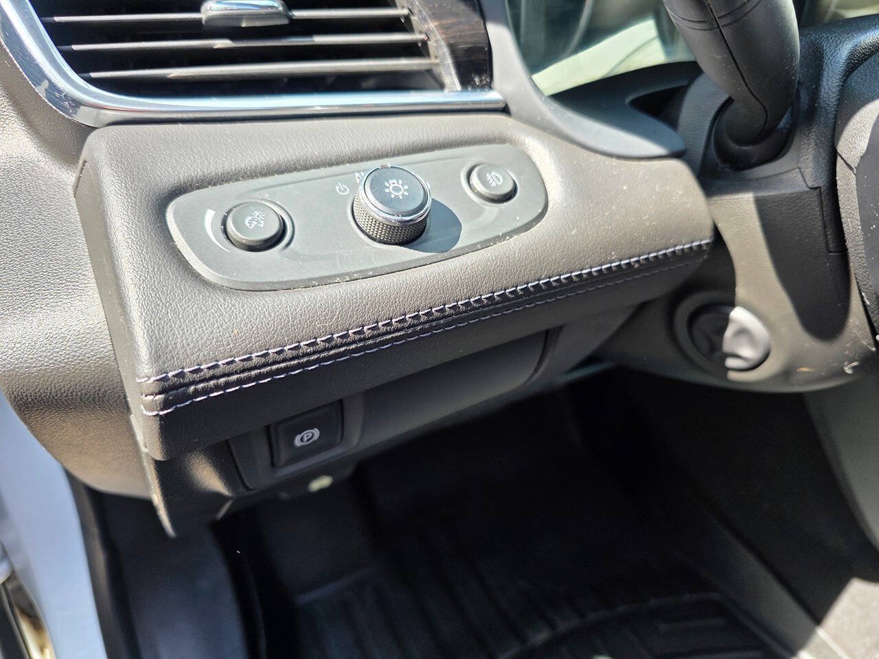 Used 2018 Buick LaCrosse Essence FWD image 16