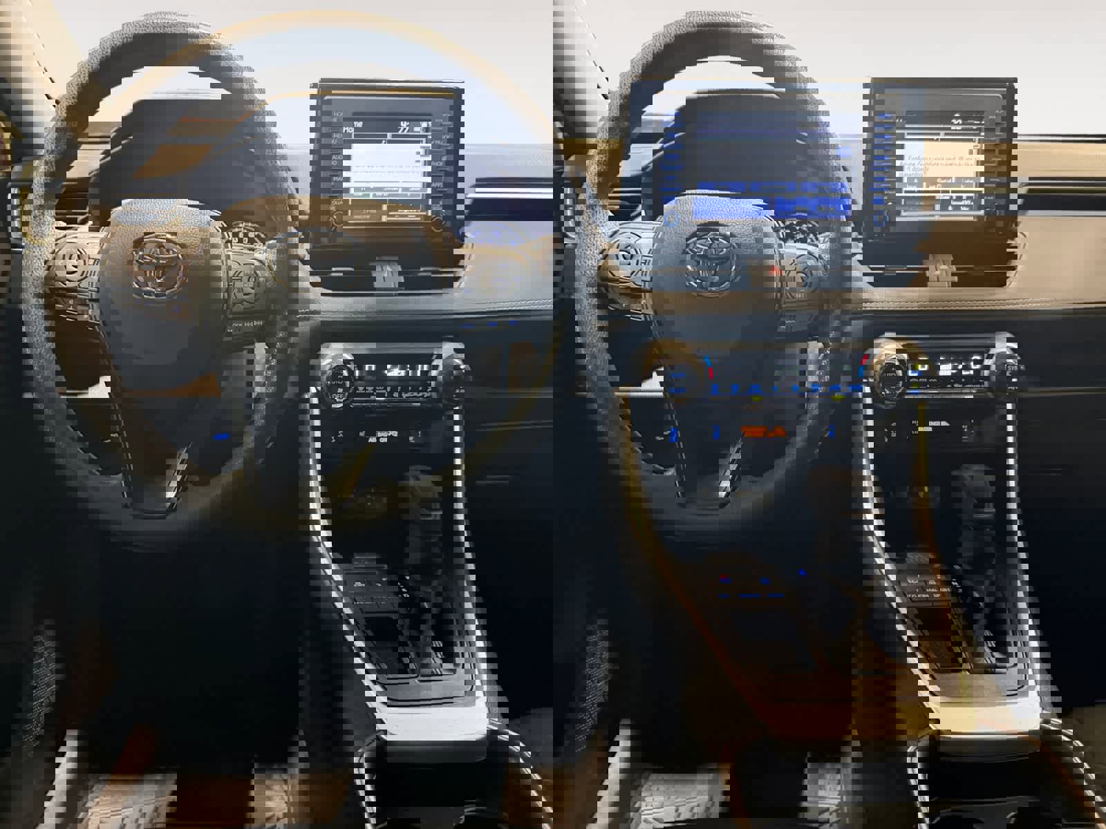 Used 2019 Toyota RAV4 XLE w/ Convenience Package FWD image 11