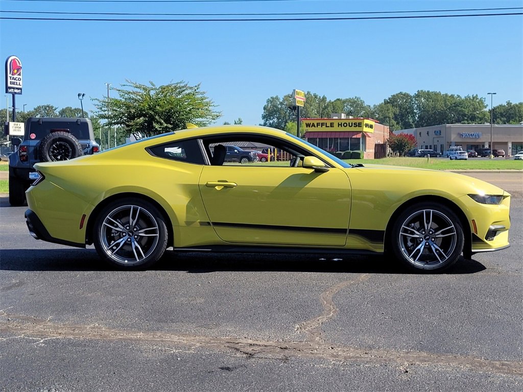 New 2025 Ford Mustang Coupe video 2