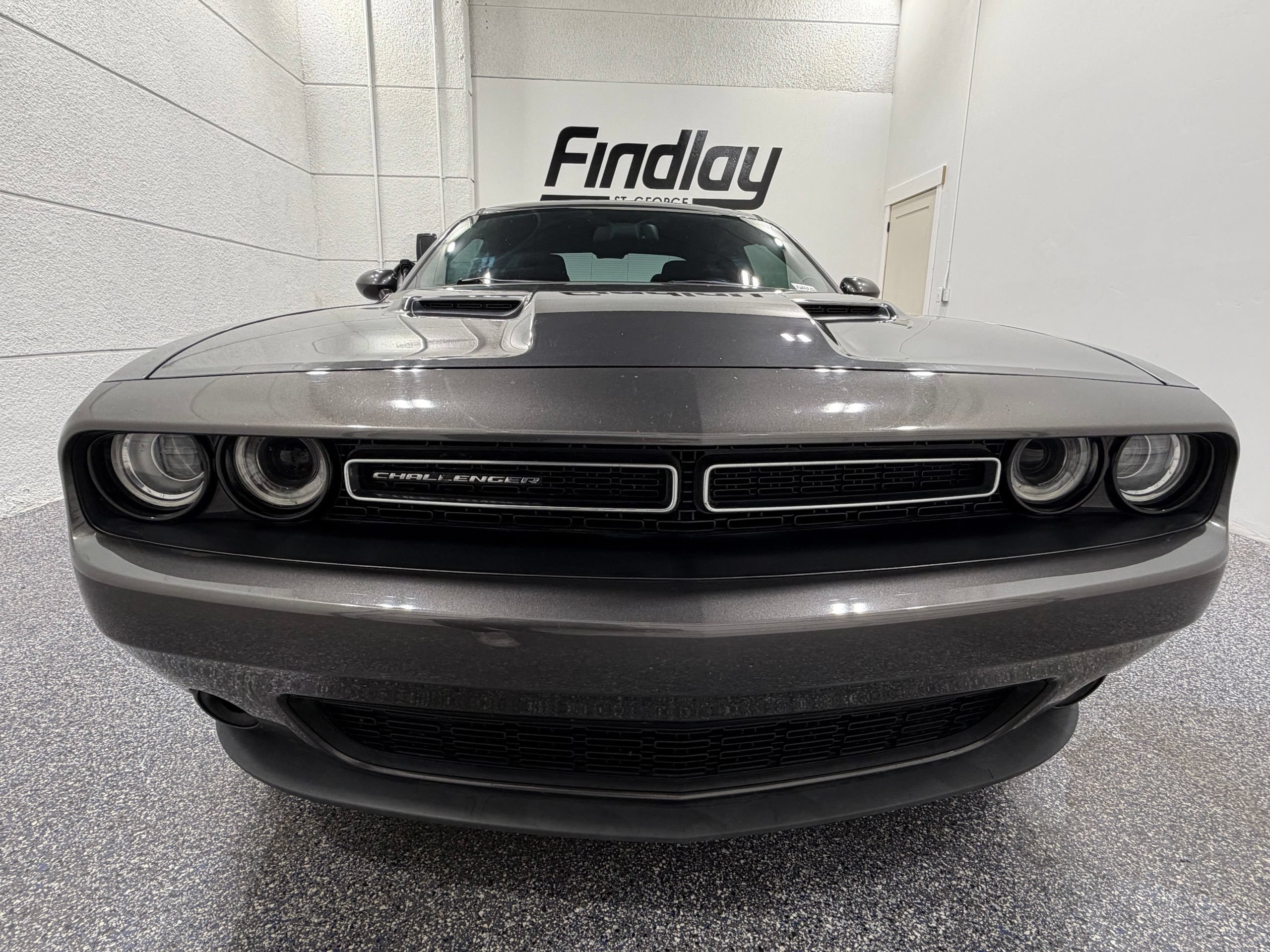 Used 2016 Dodge Challenger SXT RWD image 10