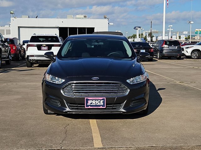 Used 2015 Ford Fusion SE FWD image 2