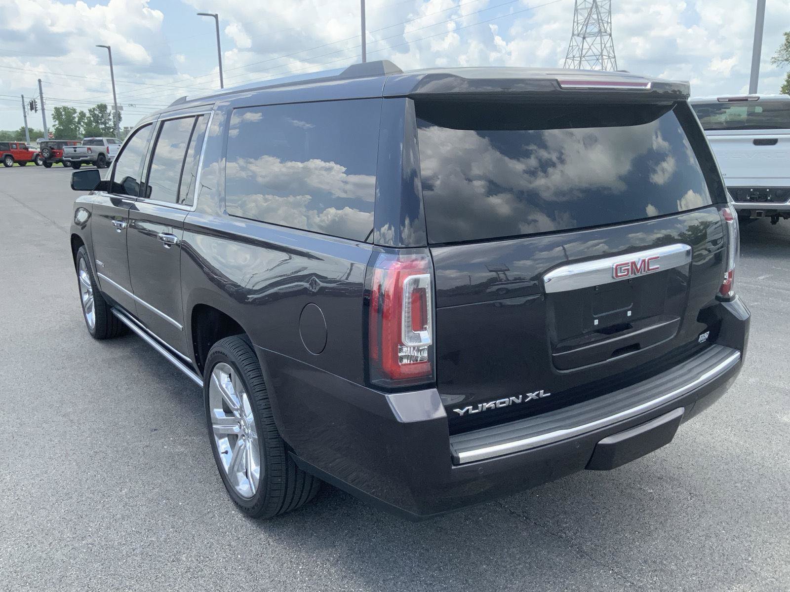 Used 2018 GMC Yukon XL Denali w/ Denali Ultimate Package AWD/4WD image 9