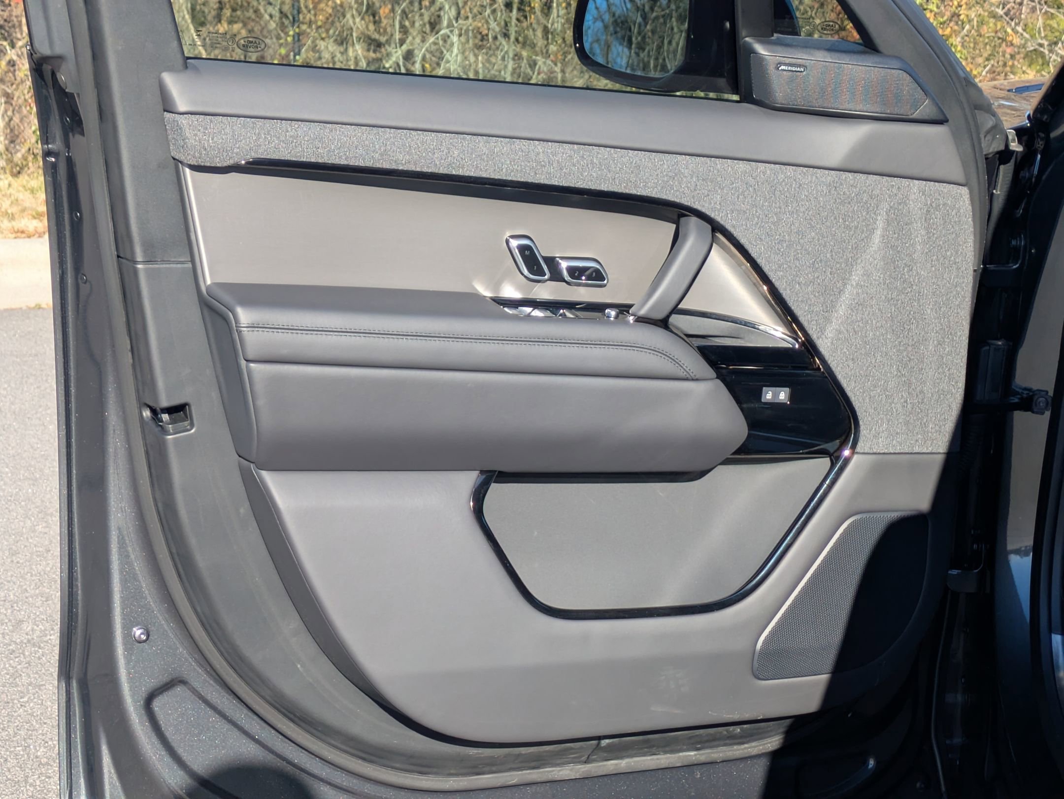 Used 2025 Land Rover Range Rover Sport SE image 20