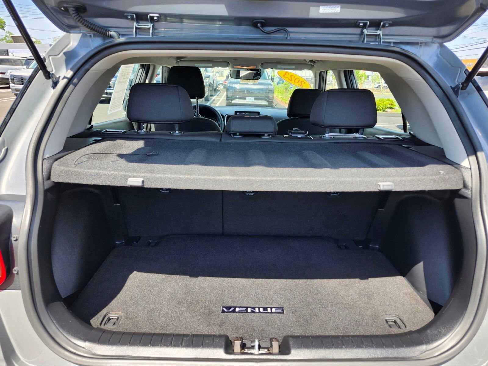 Used 2023 Hyundai Venue SE FWD image 30