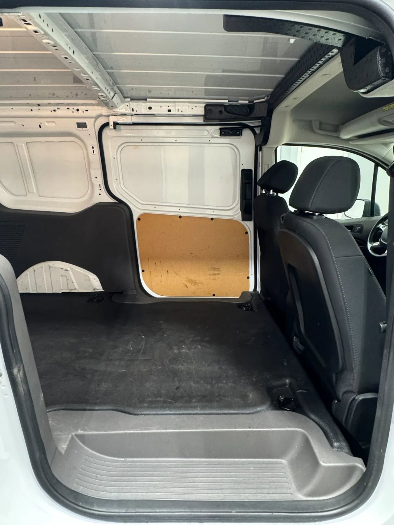 Used 2019 Ford Transit Connect XLT image 24