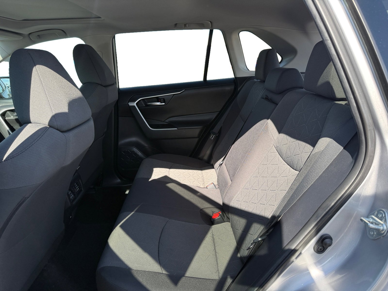Used 2021 Toyota RAV4 XLE w/ Convenience Package AWD/4WD image 16