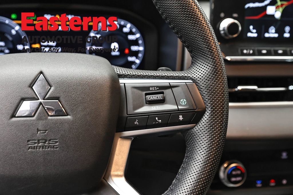 Used 2023 Mitsubishi Outlander SEL AWD/4WD image 16