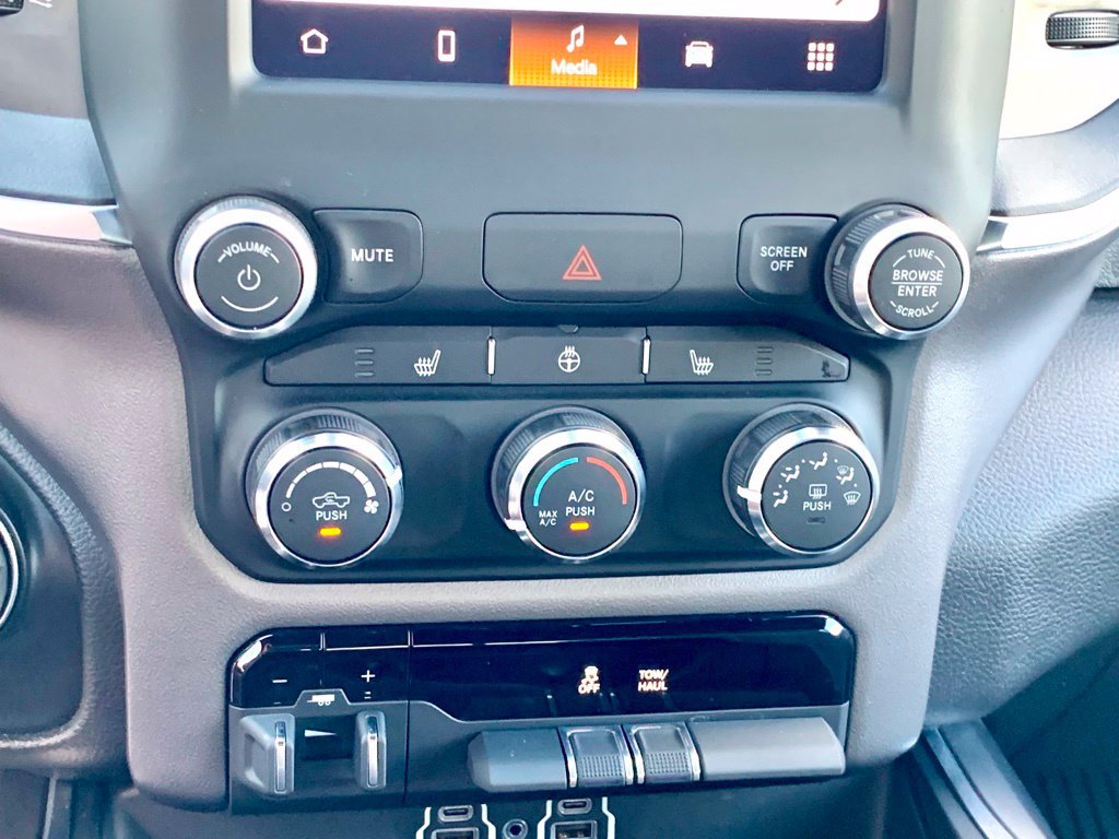 Used 2024 RAM 1500 Big Horn AWD/4WD image 34