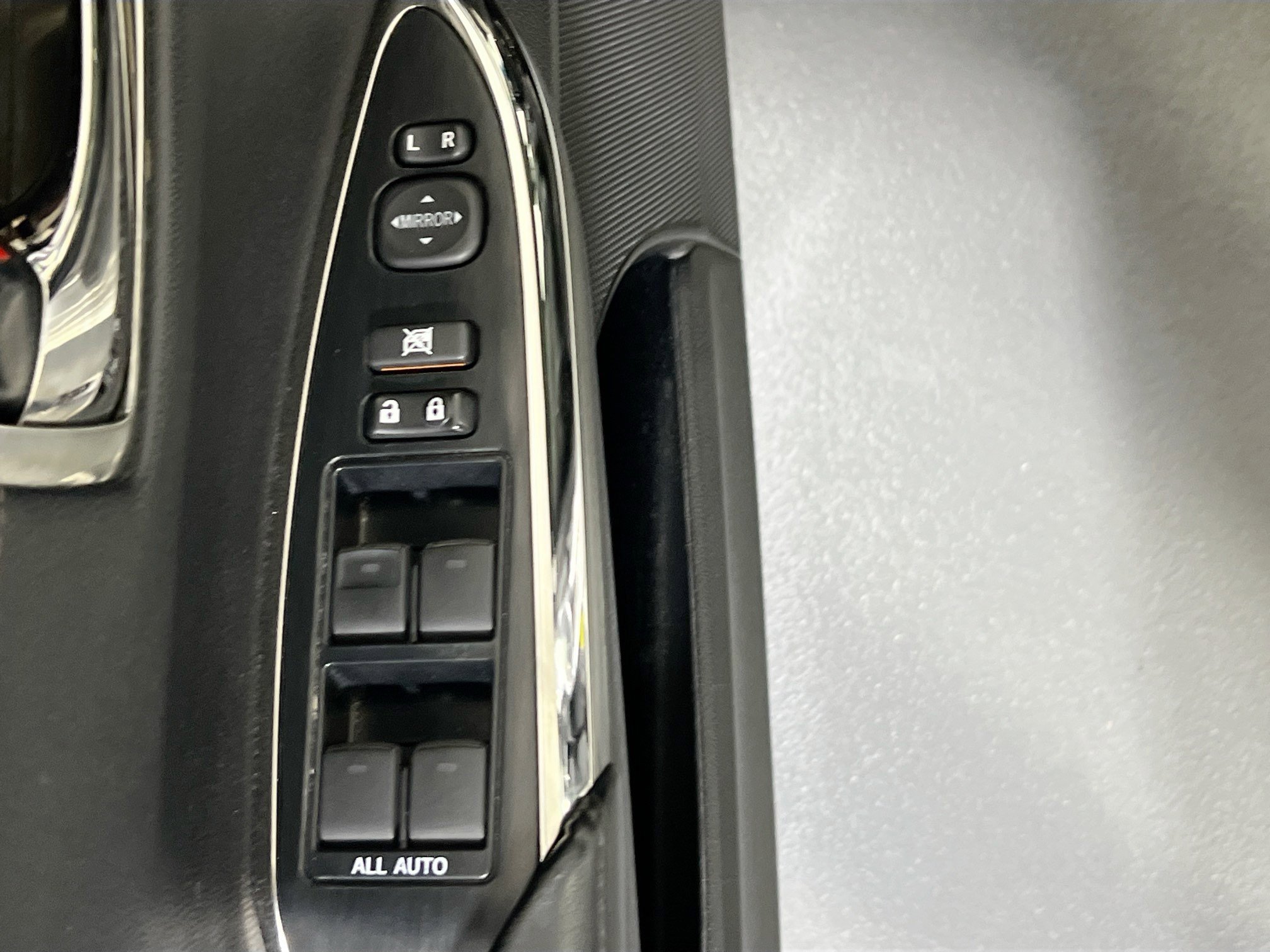 Used 2017 Toyota Avalon XLE image 17