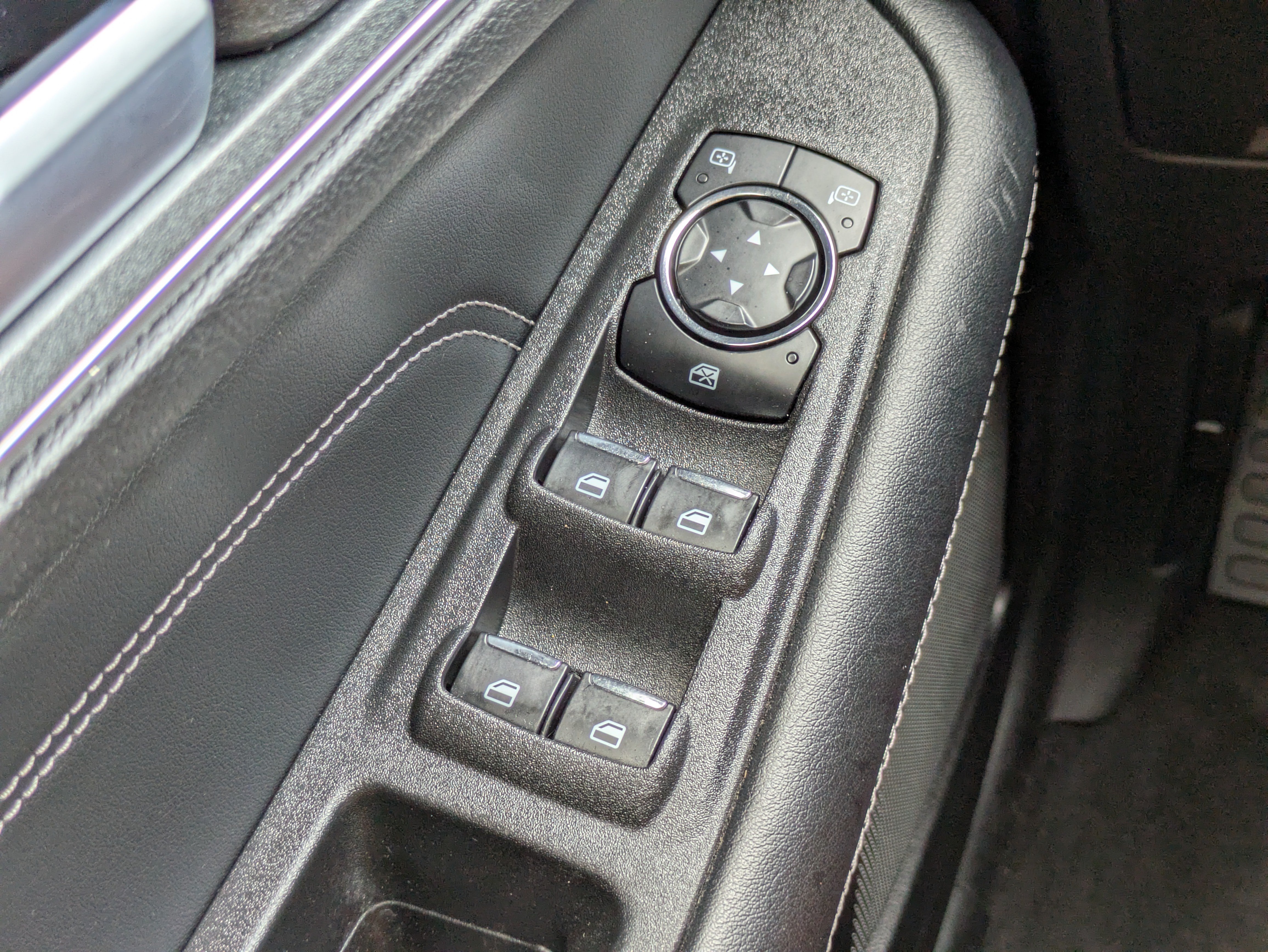 Used 2024 Ford Edge Titanium AWD/4WD image 22