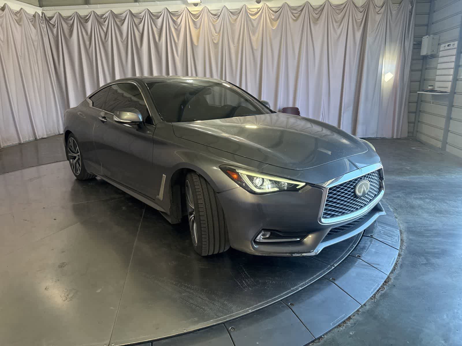 Used 2019 INFINITI Q60 3.0t Luxe w/ Essential Package RWD image 3
