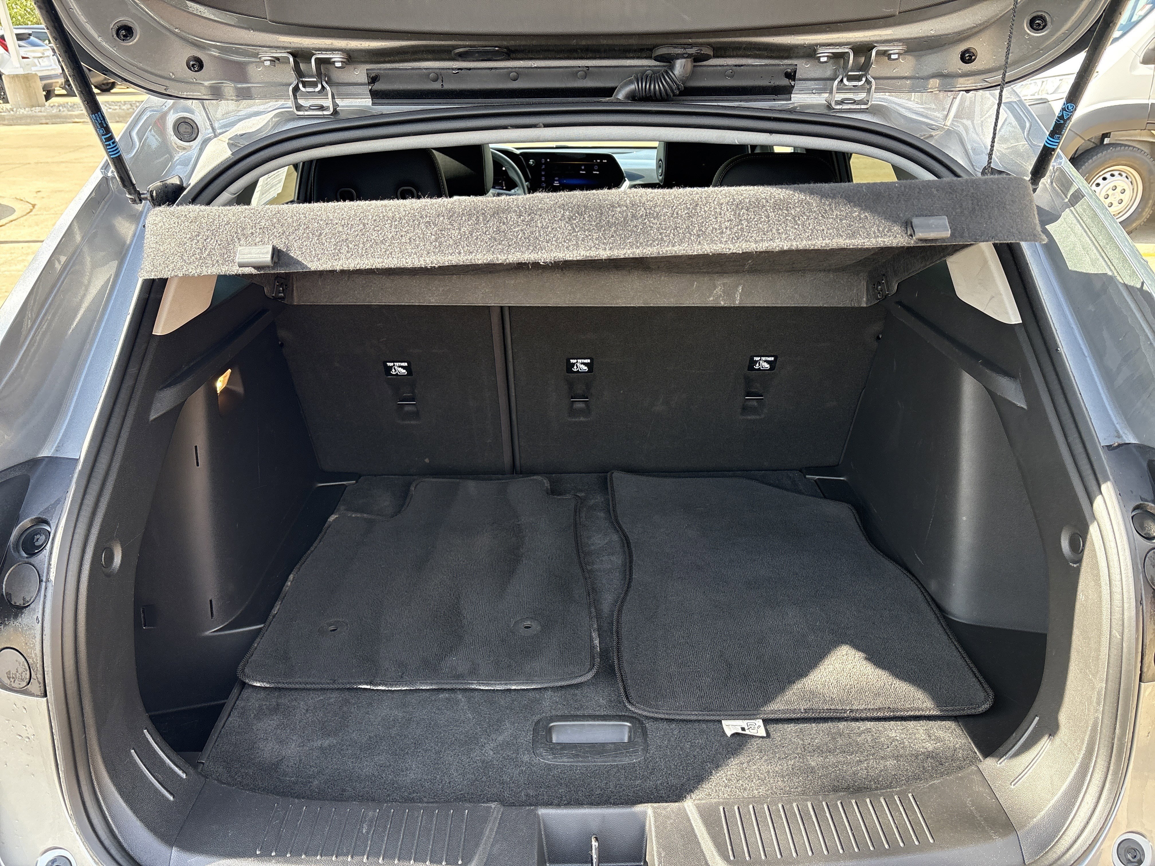 Used 2025 Chevrolet Trax LT FWD image 11