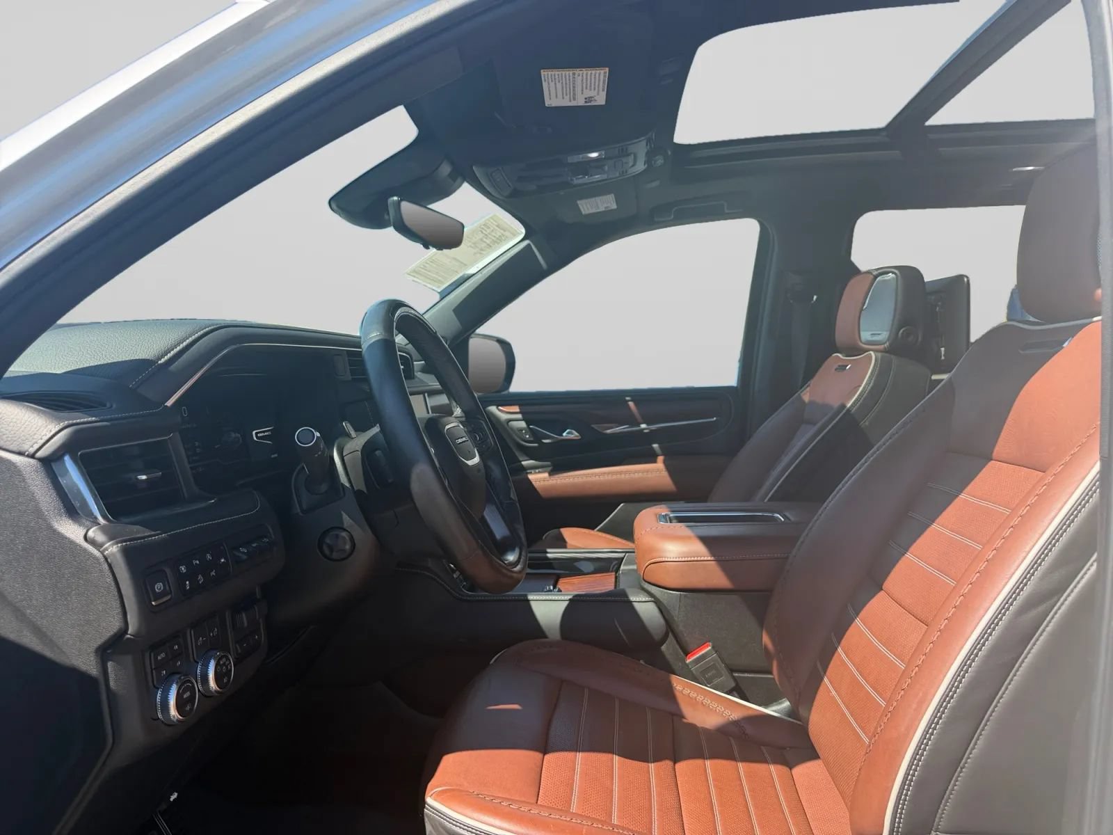 Used 2023 GMC Yukon XL Denali Ultimate AWD/4WD image 16