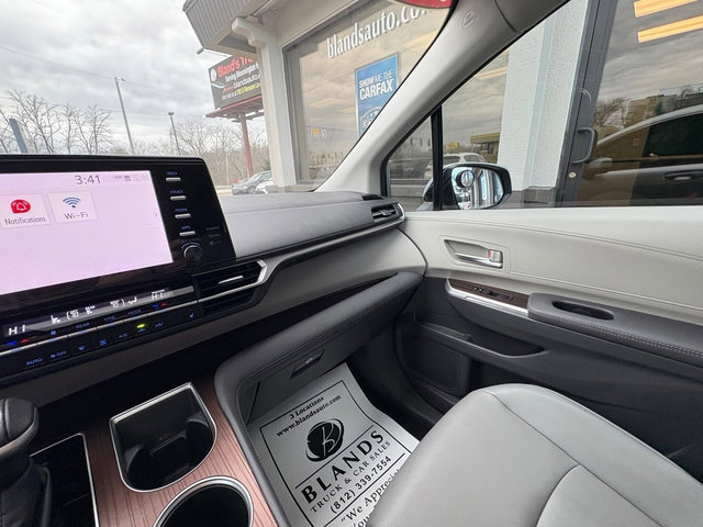 Used 2022 Toyota Sienna XLE image 36