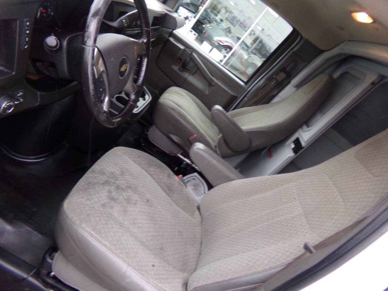 Used 2019 Chevrolet Express 3500 w/ Power Convenience Package RWD image 11
