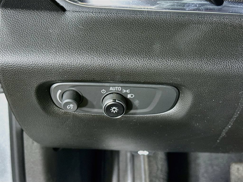 Used 2023 Chevrolet Traverse RS AWD/4WD image 21