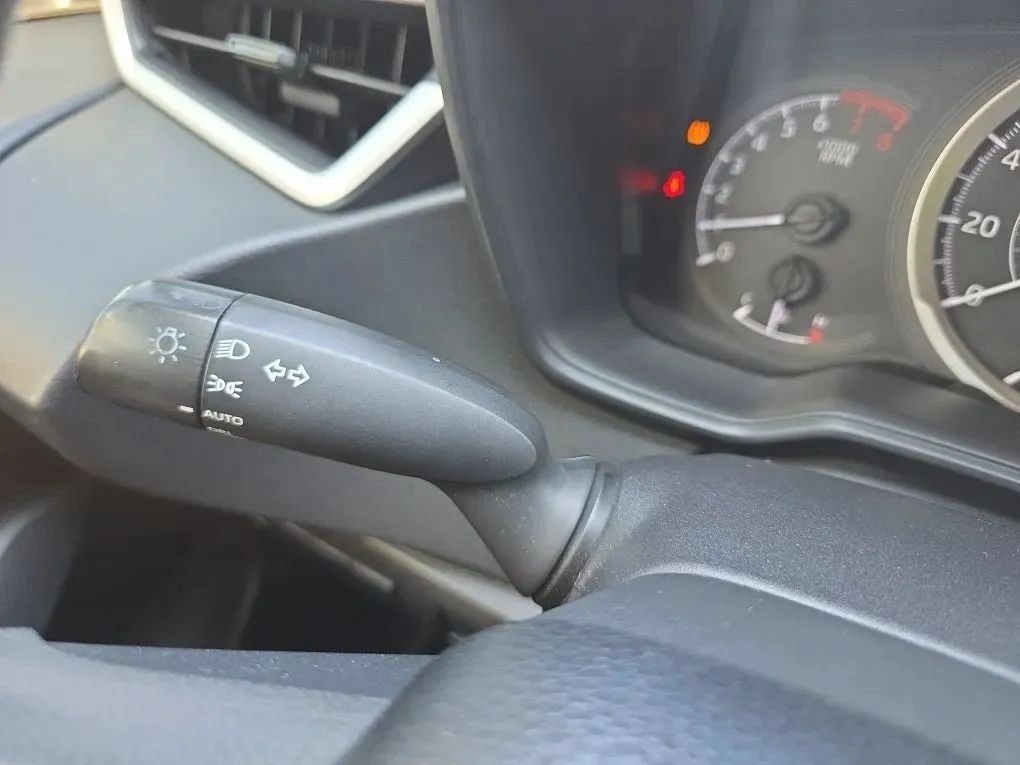 Used 2020 Toyota Corolla LE FWD image 19