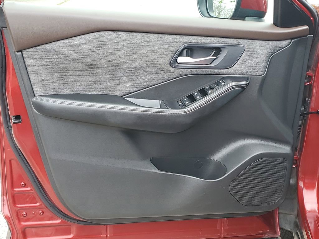 Used 2023 Nissan Rogue SV FWD image 8