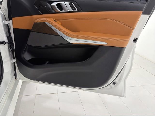 Used 2021 BMW X5 M50i w/ Executive Package image 18