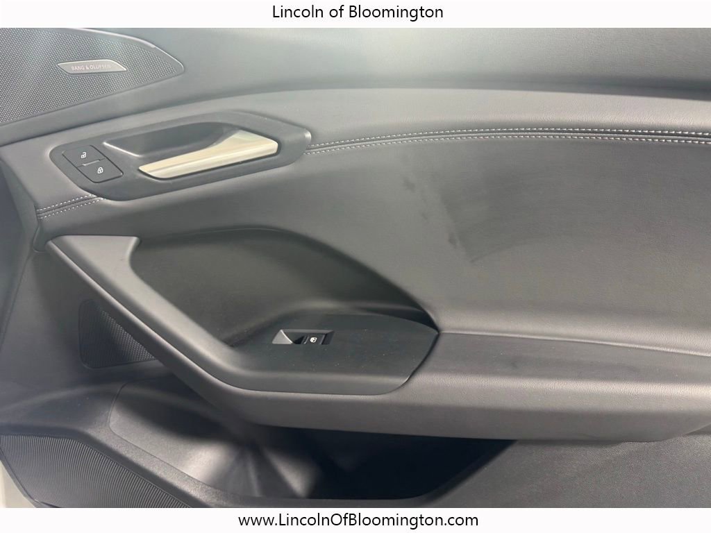 Used 2025 Audi SQ6 e-tron Prestige w/ 21" Black Optic Wheel Package image 17