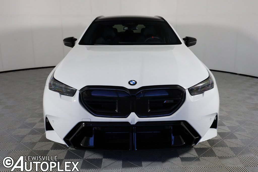 Used 2026 BMW M5 Touring image 3