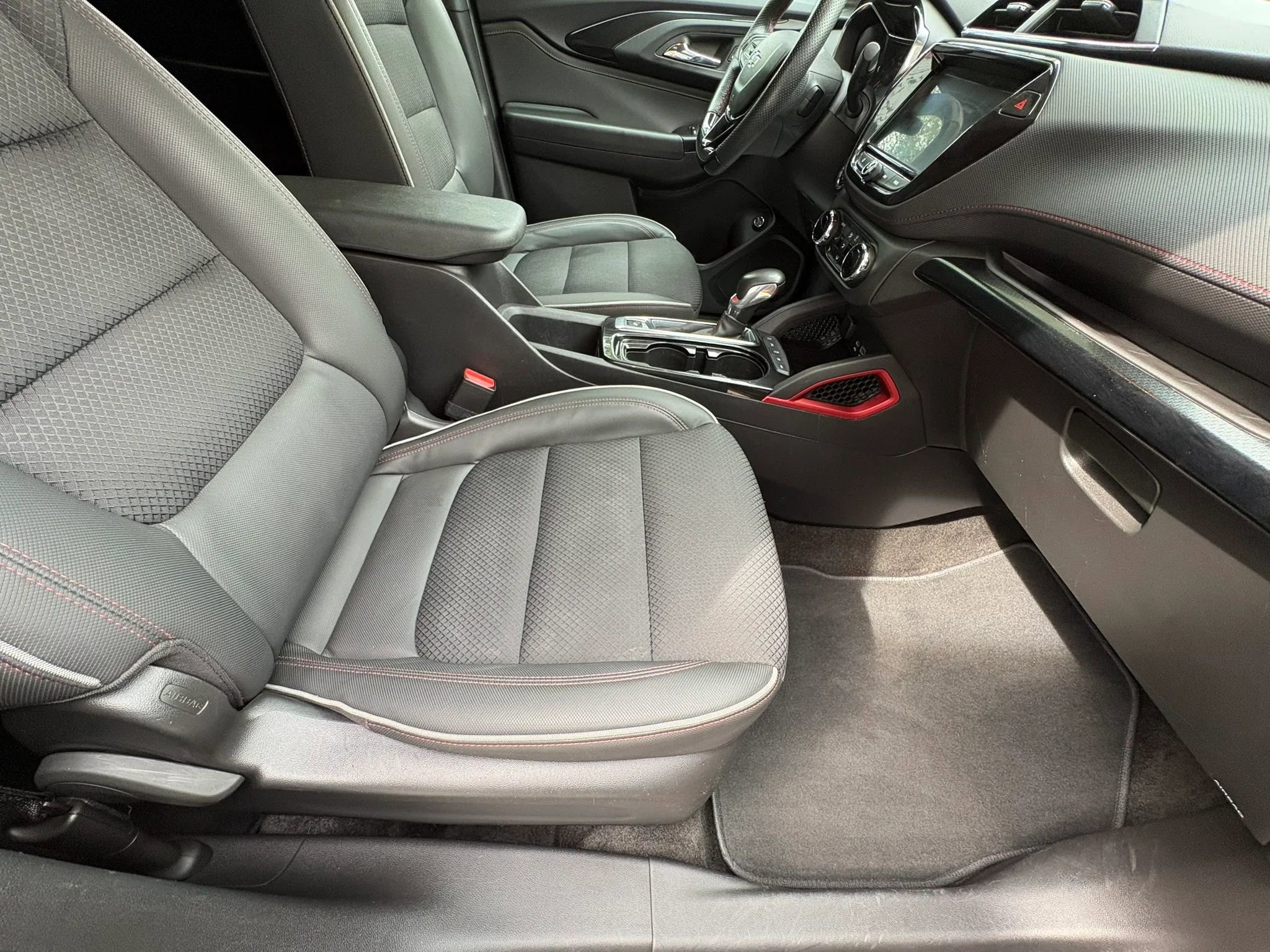 Used 2023 Chevrolet TrailBlazer RS w/ Sun and Liftgate Package AWD/4WD image 9