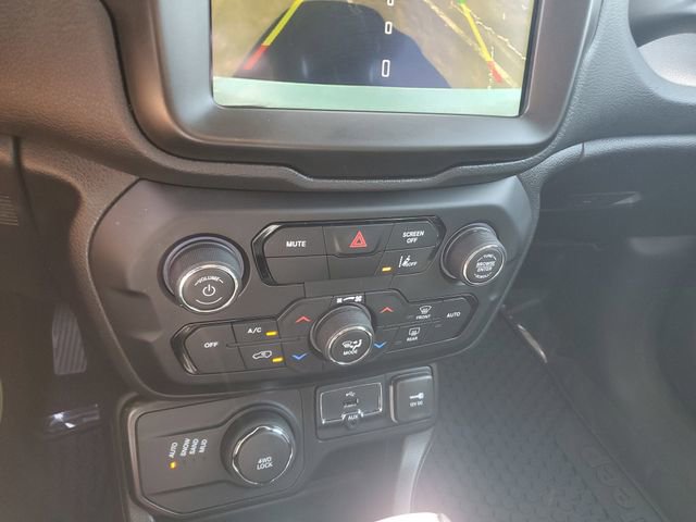 Used 2023 Jeep Renegade Latitude w/ Premium Group AWD/4WD image 26