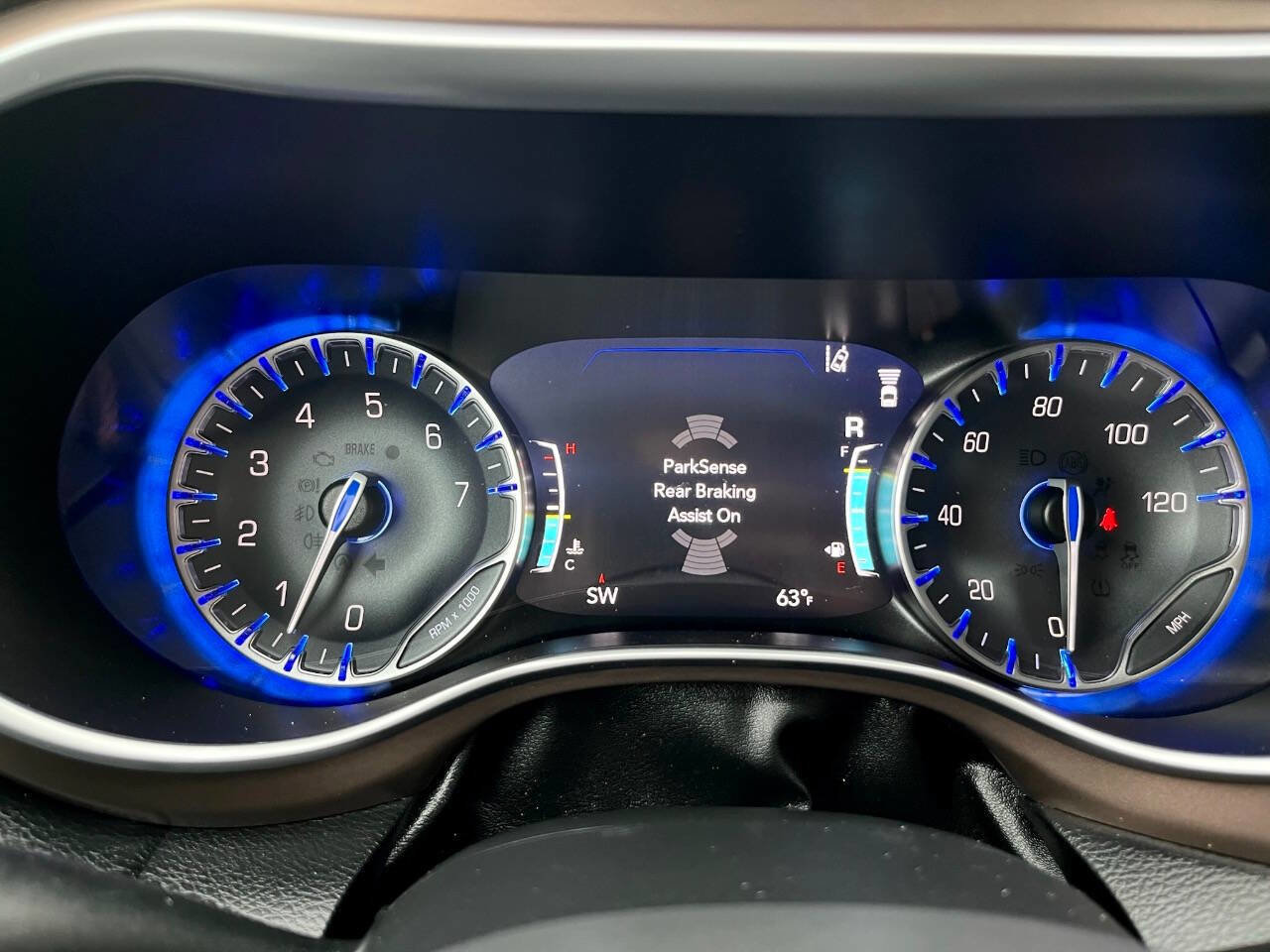 Used 2017 Chrysler Pacifica Touring-L Plus w/ Advanced Safetytec Group image 24