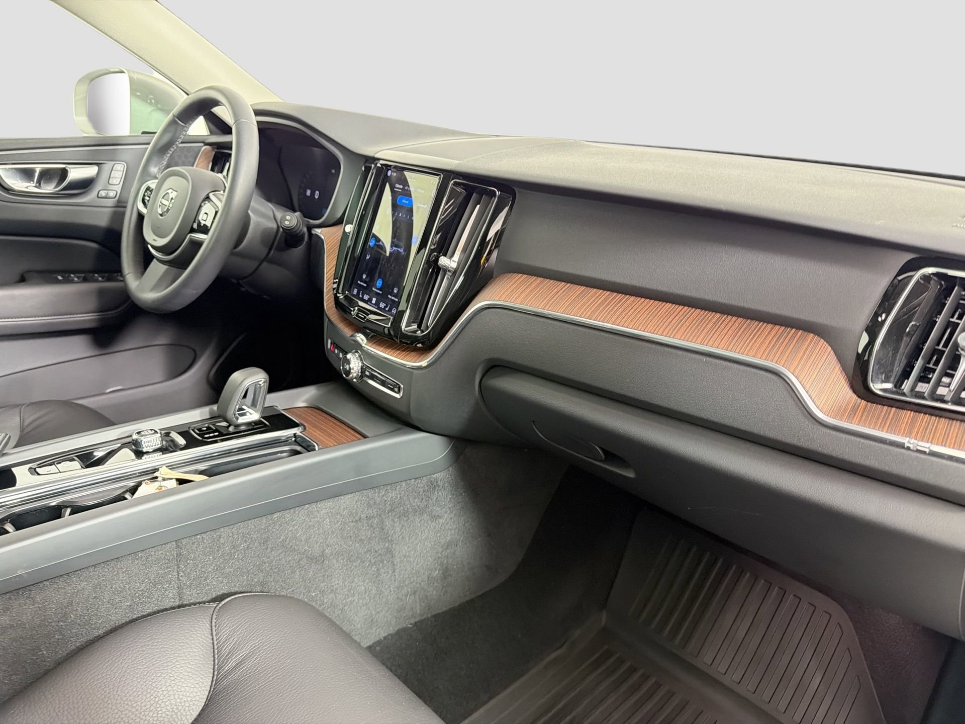 Certified 2023 Volvo XC60 B5 Plus w/ Protection Package Premier FWD image 29