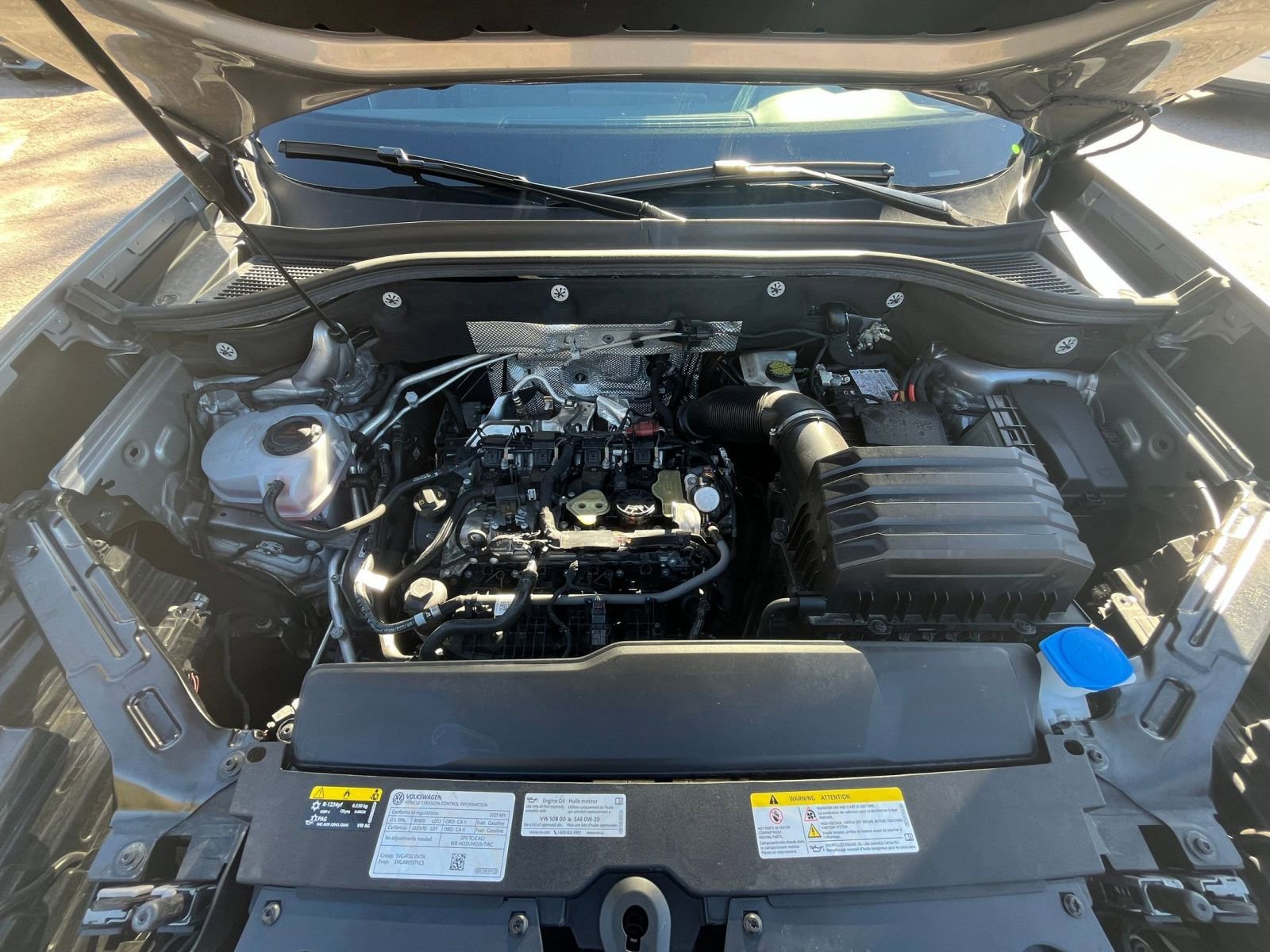 Used 2025 Volkswagen Atlas Cross Sport SE image 27