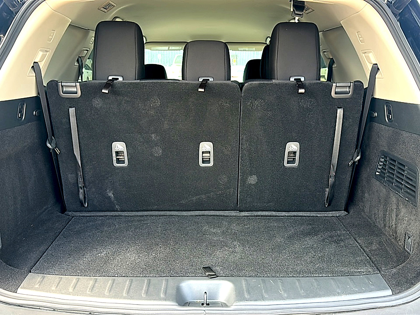 Used 2025 Nissan Pathfinder SV FWD image 22