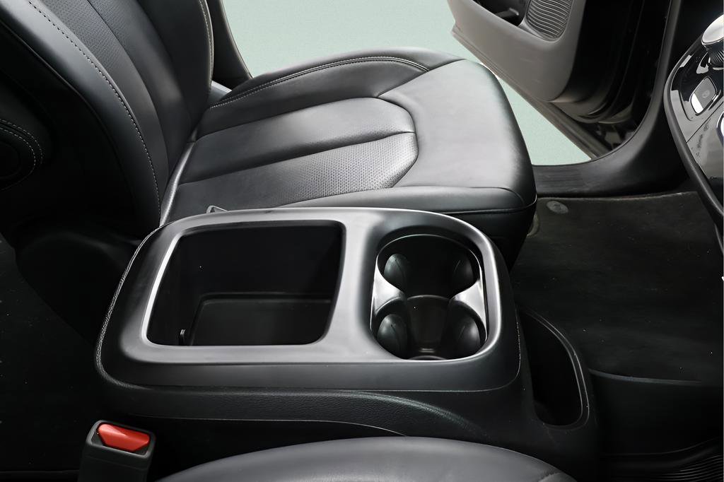 Used 2025 Chrysler Pacifica Select image 29