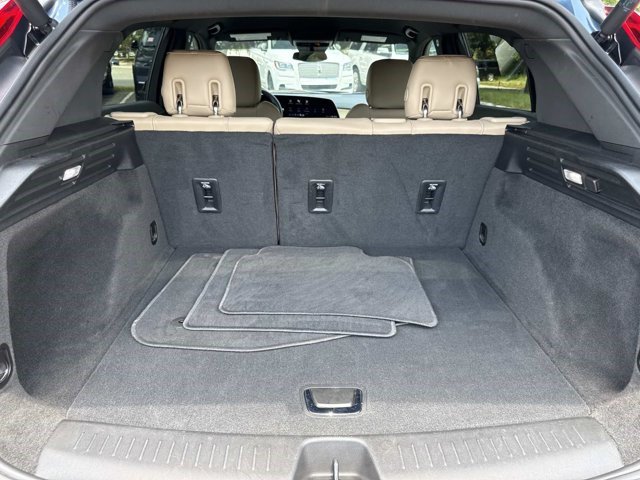 Certified 2024 Cadillac XT4 Luxury w/ Cold Weather Package FWD image 8