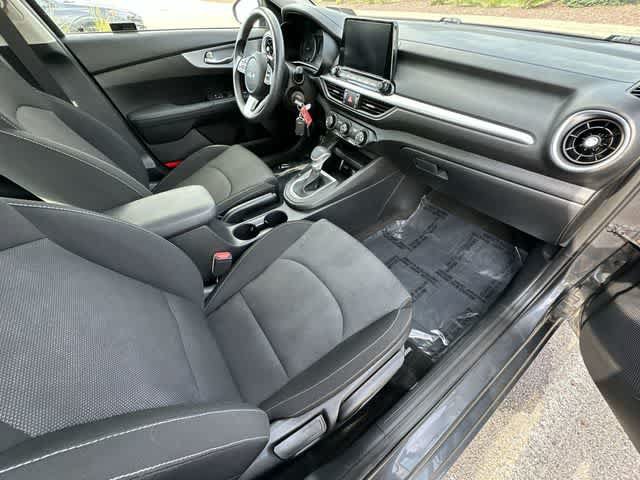 Used 2024 Kia Forte LXS w/ LXS Technology Package FWD image 17