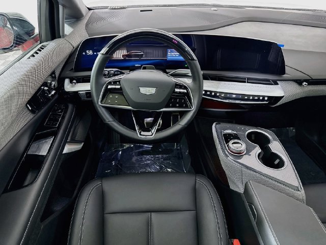 Used 2025 Cadillac Optiq Luxury 1 AWD/4WD image 24