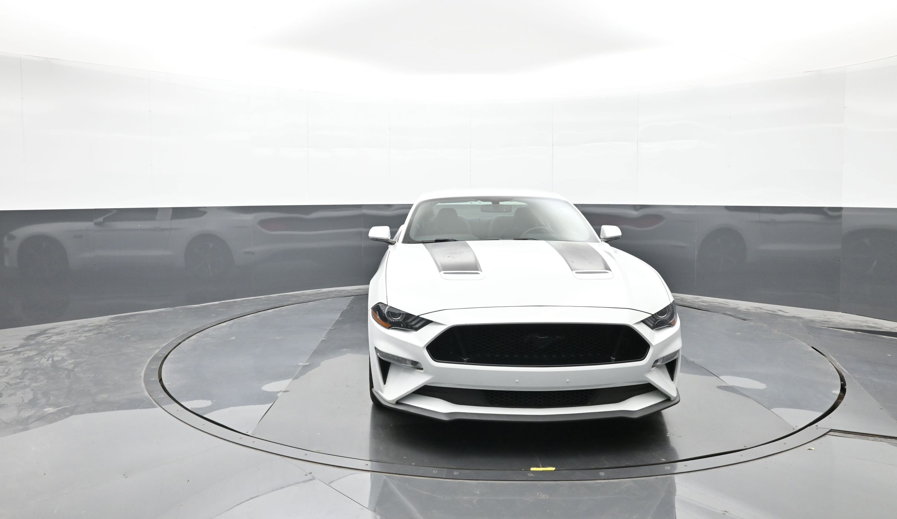 Used 2018 Ford Mustang GT image 2
