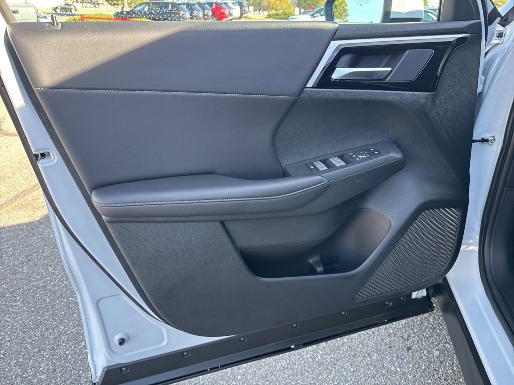 New 2025 Mitsubishi Outlander SE image 27