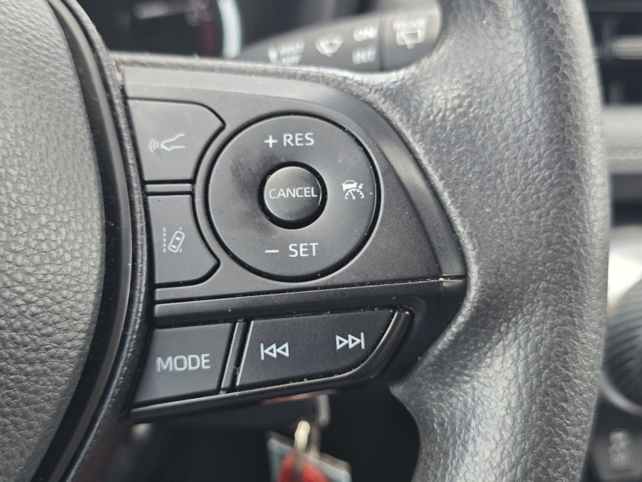 Used 2023 Toyota RAV4 LE FWD image 28